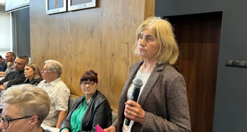 Mieszkańcy Strzałkowa na sesji pytają o punkt przetwarzania odpadów przy Wyszyńskiego: „Nie wyrażamy zgody