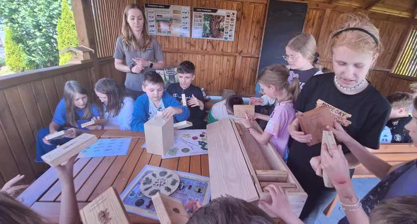 Pracownicy Nadleśnictwa Gidle z wizytą w Publicznej Szkole Podstawowej w Kobielach Wielkich