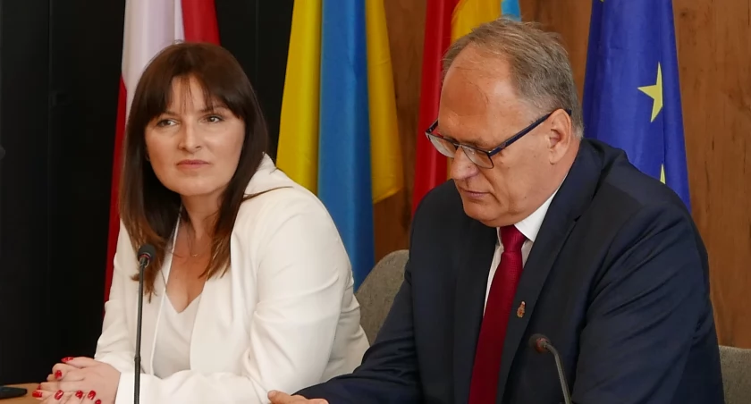 Trzymajcie się za kieszenie, bo miastu brakuje pieniędzy: Już po wyborach, więc czas na podwyżki
