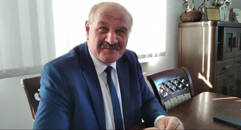 PiS wprowadził do Rady Powiatu 10 radnych. Jednak do klubu wpisało się dziewięć osób. Podpisu nie złożył Jerzy Kotlewski