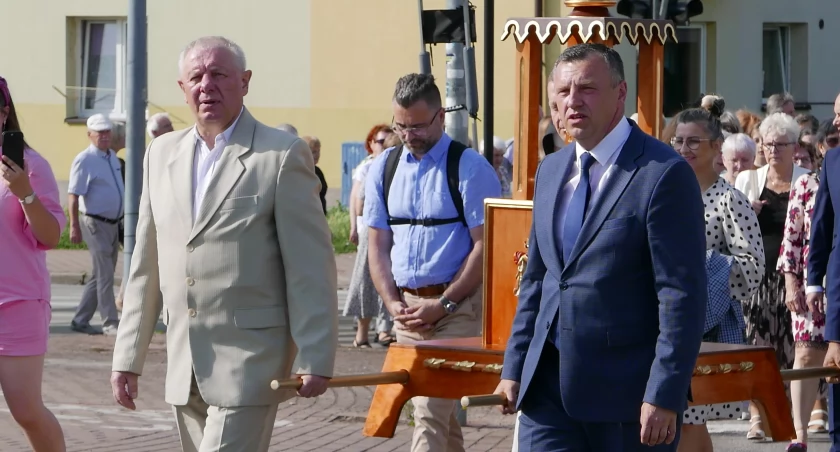 [WIDEO, ZDJĘCIA] Procesja z relikwiami patronki Radomska św. Jadwigi Królowej ruszyła z kolegiaty św. Lamberta