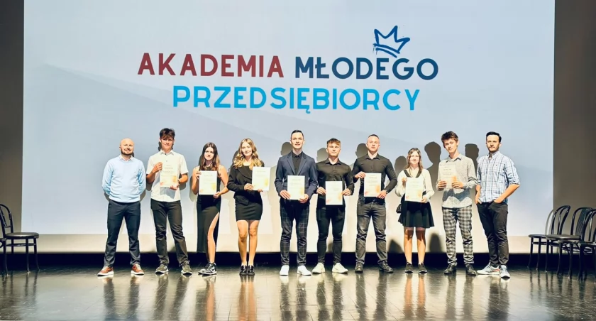 Gala finałowa drugiej edycji Akademii Młodego Przedsiębiorcy w Miejskim Domu Kultury