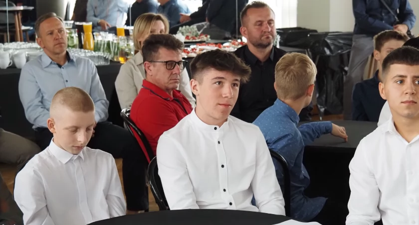 Najlepsi młodzi sportowcy odebrali nominacje stypendialne Prezydenta Miasta Radomska
