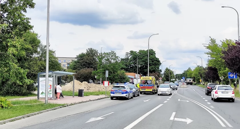 Kolizja na ulicy Jagiellońskiej. Audi uderzyło w tył forda. Do szpitala odwieziono 46-latka