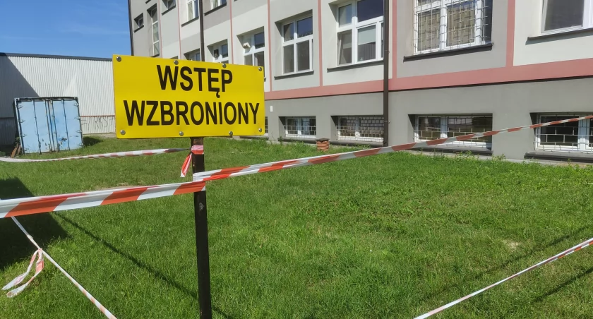 Zamach na szkolne boisko. Zamkną sportowe obiekty przy Szóstce na cztery spusty? 