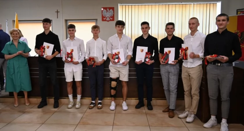 Chłopcy z Elektryka najlepsi w powiatowym sporcie. Wywalczyli I miejsce we współzawodnictwie sportowym szkół Powiatu Radomszczańskiego