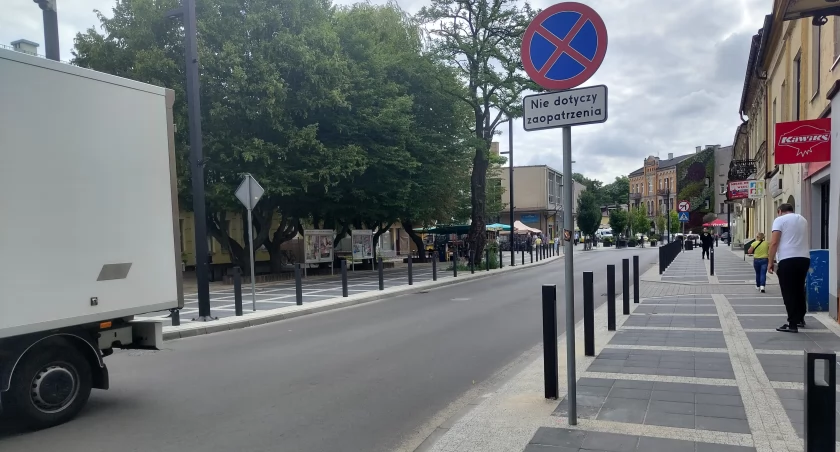 Radomszczanin: - Miasto postawiło barierki teraz wystarczy jeden baran, żeby powstał korek w centrum miasta. Paranoja!