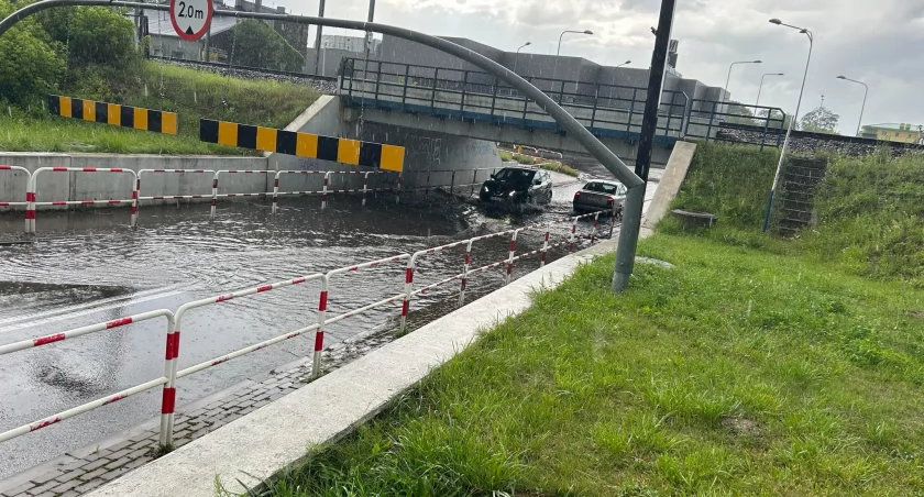 [WIDEO] Grzmi i mocno pada. Na razie sytuacja jest dobra, ale to jeszcze nie koniec
