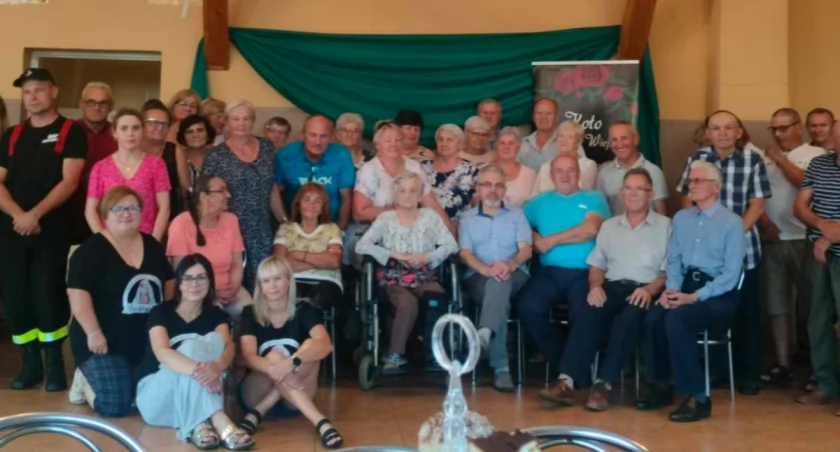 Panie z Koła Gospodyń Wiejskich Świetojanki zaprosiły seniorów na grilla. Na powitanie lata