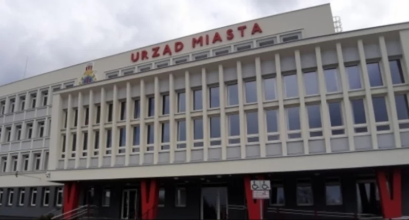 Urząd Miasta przyjazny osobom niewidomym i niedowidzącym. Potrzebna aplikacja, żeby skorzystać z systemu