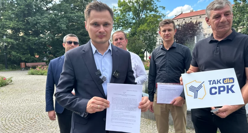 Stowarzyszenie posła Ciecióry zbiera podpisy pod ustawą o CPK. Ma zmusić rząd do kontynuowania prac