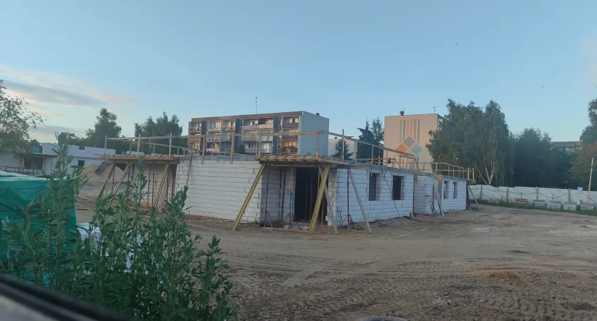 Jak budują urzędnicy: 4,5 miliona kosztów spółki, a stoi tylko jeden blok