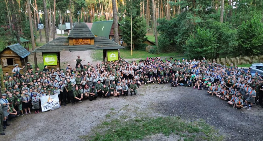 Harcerska Akcja Letnia w stanicy w Białym Brzegu. Przyjechało prawie 400 harcerzy z całej Polski