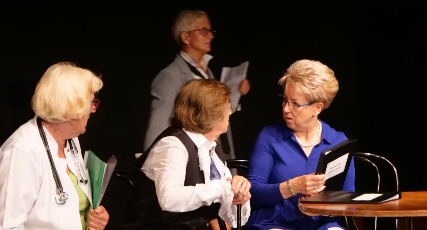 Międzypokoleniowa Grupa Teatralna MDK po raz drugi zaprosiła na “Rewizora”