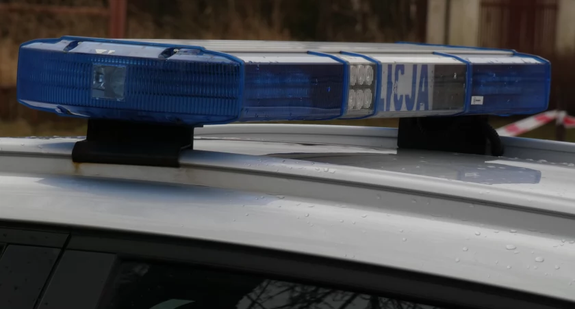 72-latka wyszła z domu, za domem upadła w zarośla. Nie mogła się podnieść, ani wezwać pomocy
