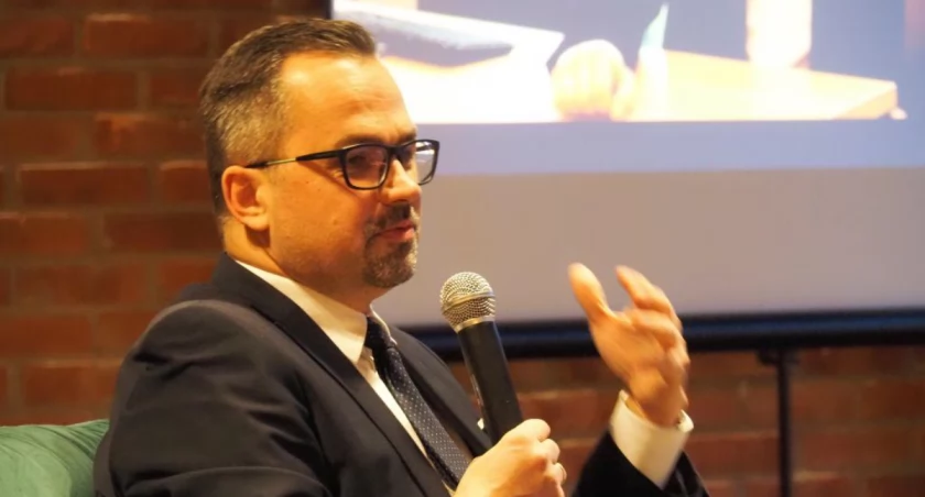 „Samoodstrzelenia z polskiej sceny politycznej dokonała za to chyba skutecznie Suwerenna Polska
