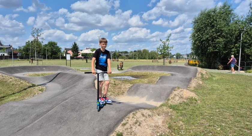 Awantura o rekreację: Obiekty sportowe czynne za długo czy za krótko?
