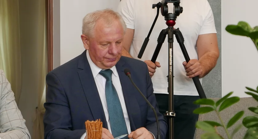 Starostwo szuka nowego naczelnika wydziału edukacji. Dzisiaj jest nim miejski radny PiS-u Andrzej Kucharski