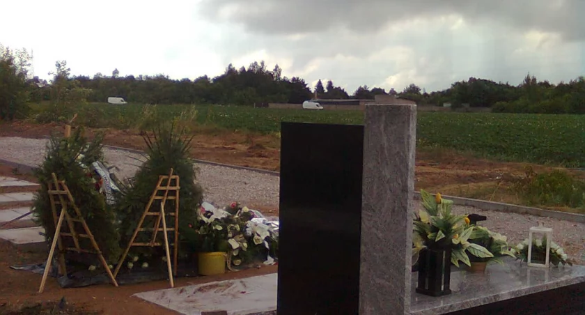 Za blisko te kartofle? „Czy kartoflisko 15 metrów od cmentarza jest w porządku