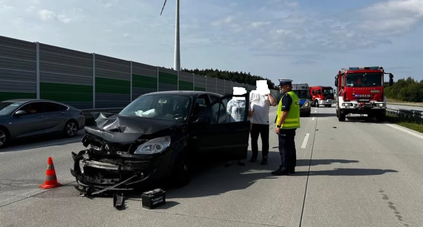 Dwie kolizje i pęknięta opona. Zablokowana autostrada A1 w kierunku Gdańska
