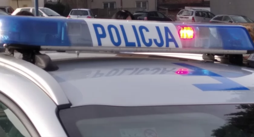 Przypadkowy mężczyzna został zaatakowany przez 19-latka. Do pobicia doszło w centrum Radomska