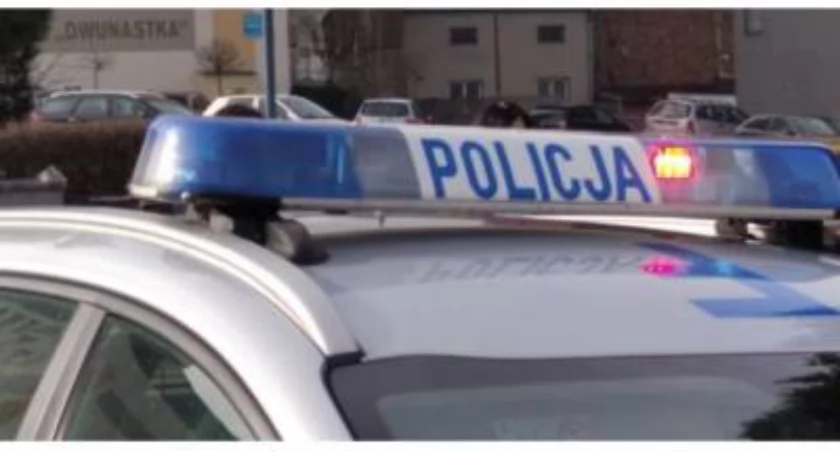 Kierowca Mercedesa zajechał drogę motocykliście. Nie zatrzymał się. Szuka go policja 