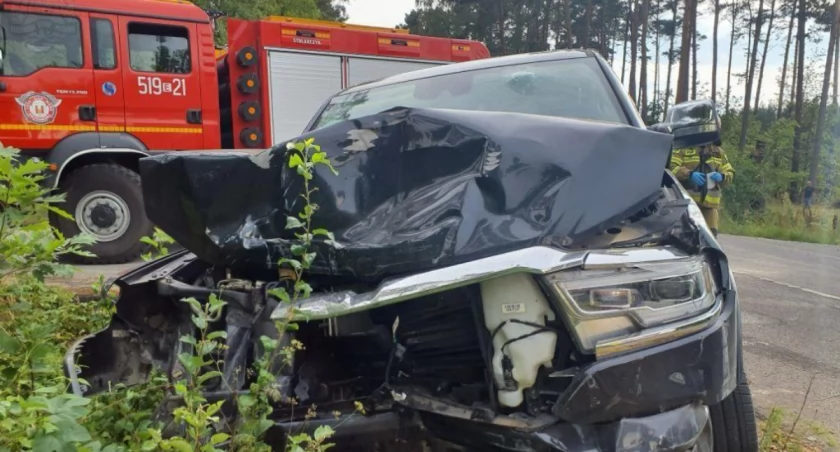 Wypadek w miejscowości Budy Nosalewickie. Kierowca Fiata wymusił pierwszeństwo na kierowcy Dodge’a