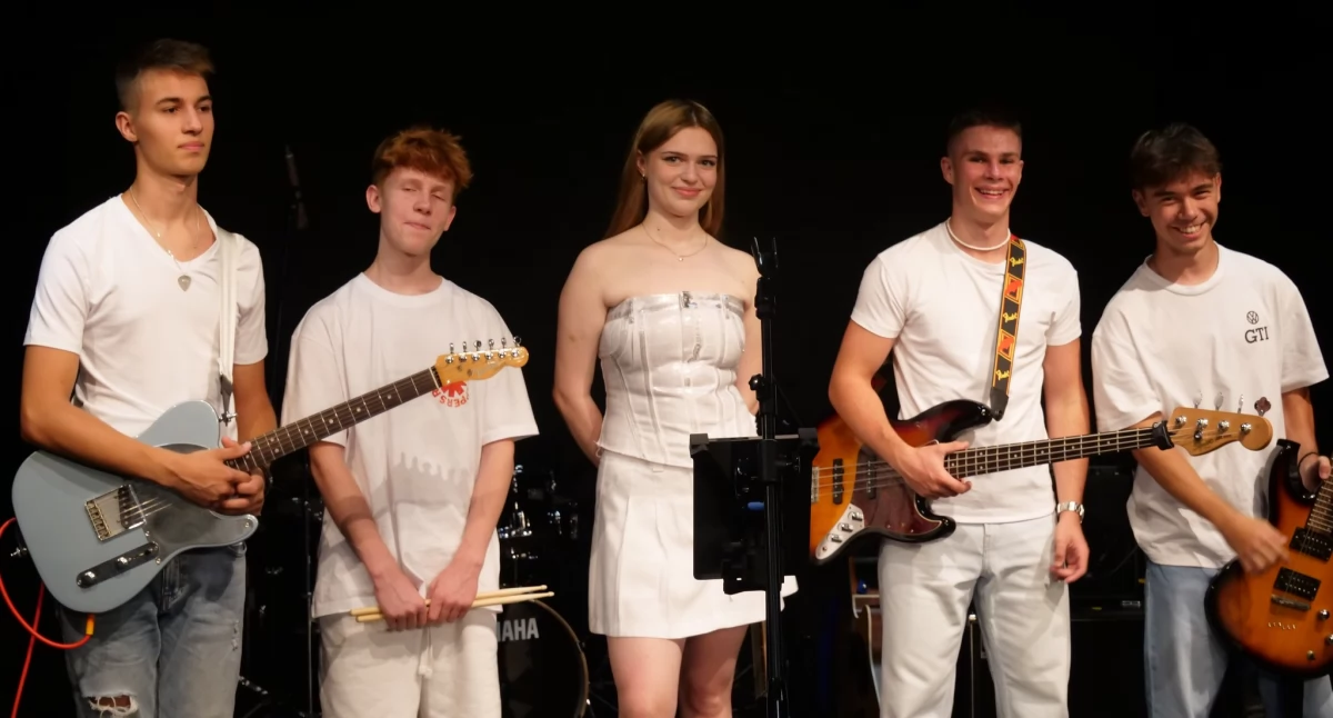 Koncert zespołu MooD Makers na letniej scenie Miejskiego Domu Kultury