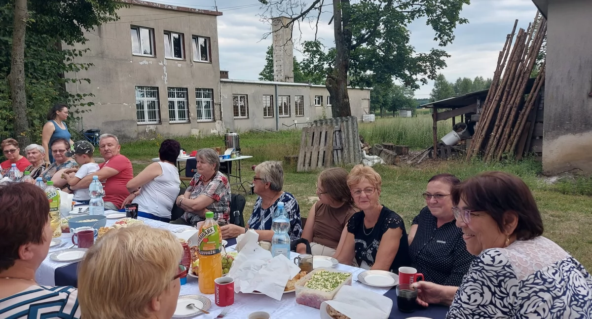 Czwarte spotkanie seniorów z Myśliwczowa. To była świetna okazja do rozmów i zjazdu na tyrolce