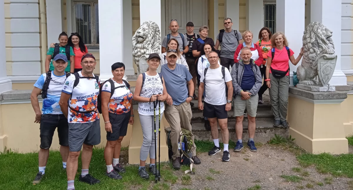 Trekking w Jurze Krakowsko-Częstochowskiej. Radomszczańscy piechurzy pokonali trasę wiodącą przez jaskinie, wywierzyska i lasy