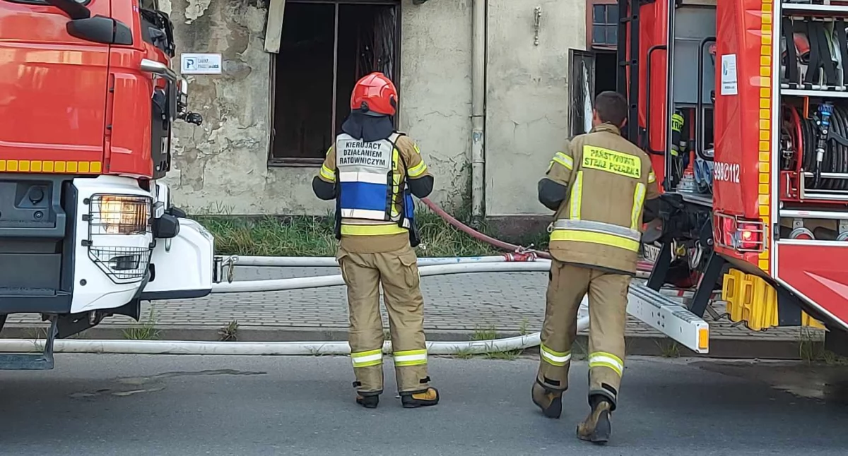 Pożar przy Sierakowskiego. Strażacy ugasili... wersalkę 