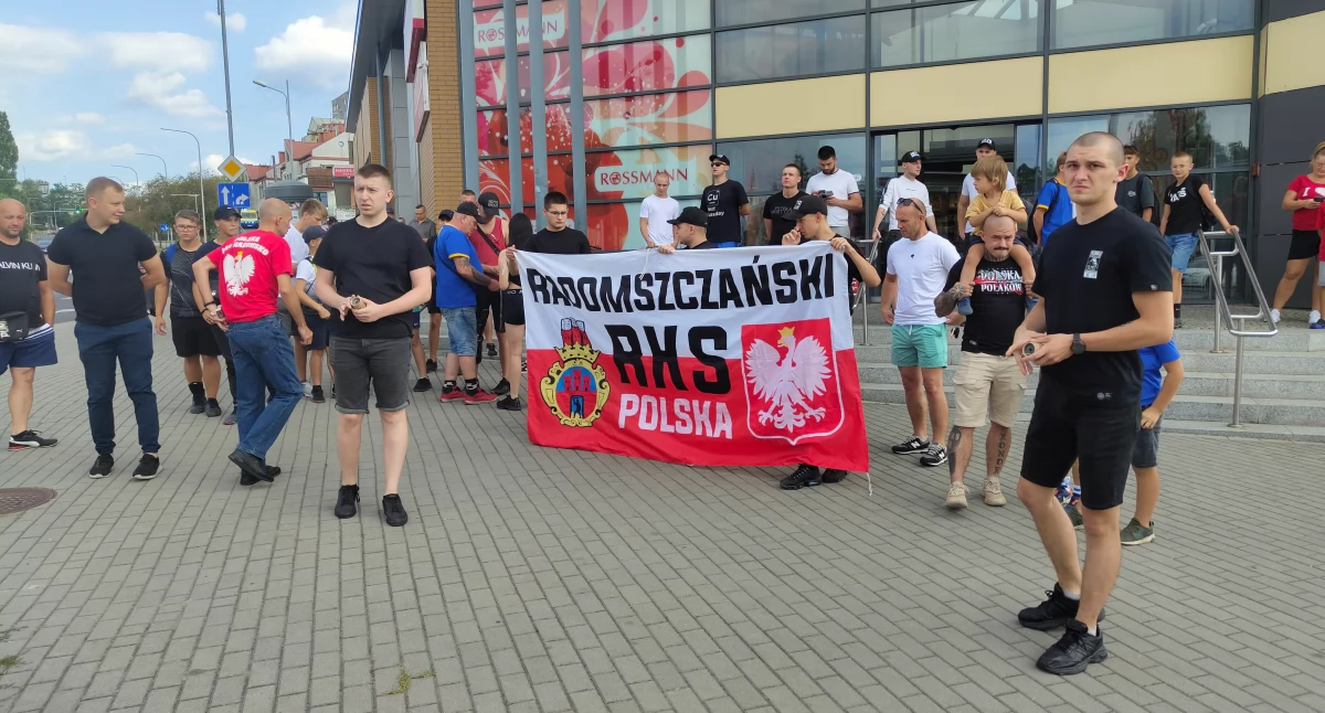 [WIDEO] 80. rocznica wybuchu Powstania Warszawskiego. Syreny, race i kibice RKS-u