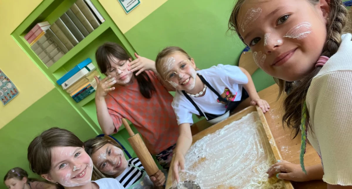 Warsztaty kulinarne „Sweet cookies” to tylko jeden z elementów II turnusu wakacyjnych półkolonii