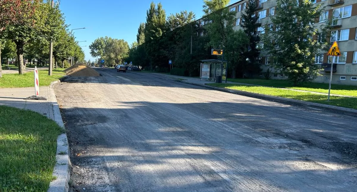 Utrudnienia na Armii Krajowej. Nawierzchnia już zerwana, odcinek jest wyłączony z ruchu