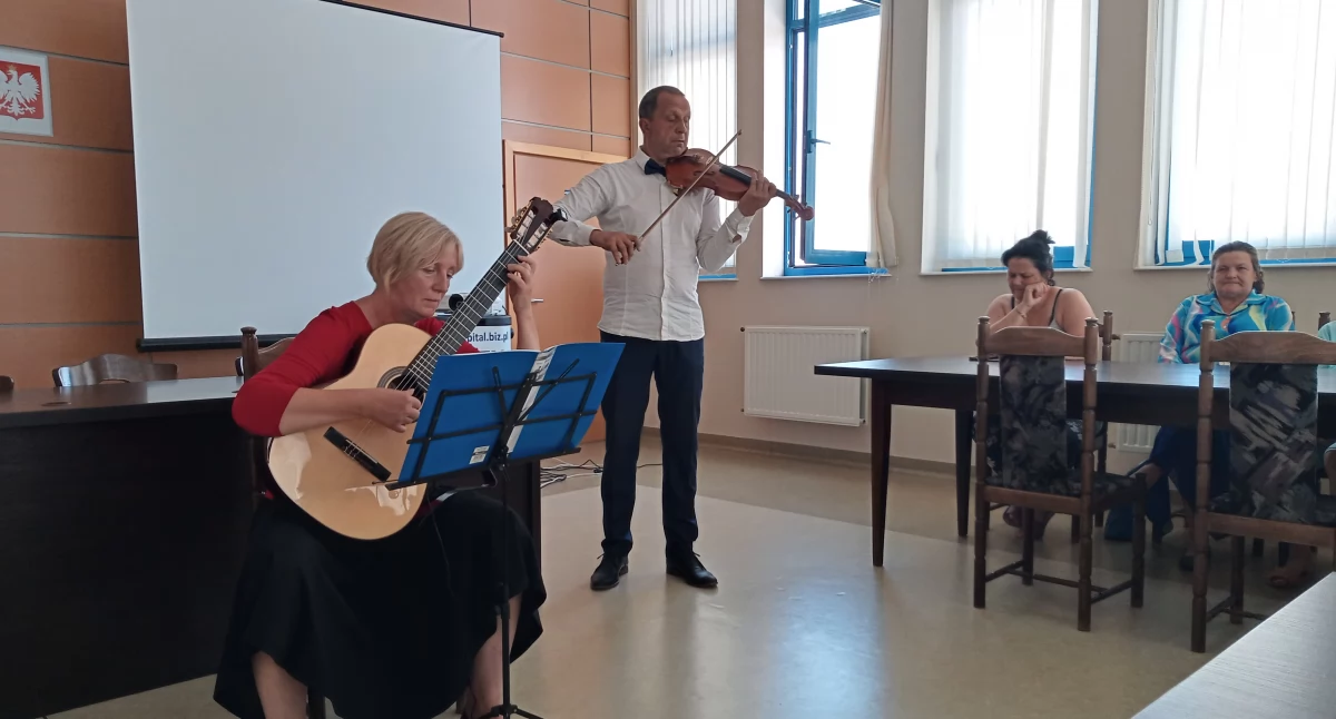 Wyjątkowy koncert w Szpitalu Powiatowym. Wystąpił duet Anna i Jacek Wojtalowie