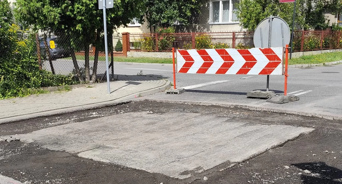 Kowalowiec. Takie przejścia spowalniają kierowców i podnoszą bezpieczeństwo pieszych