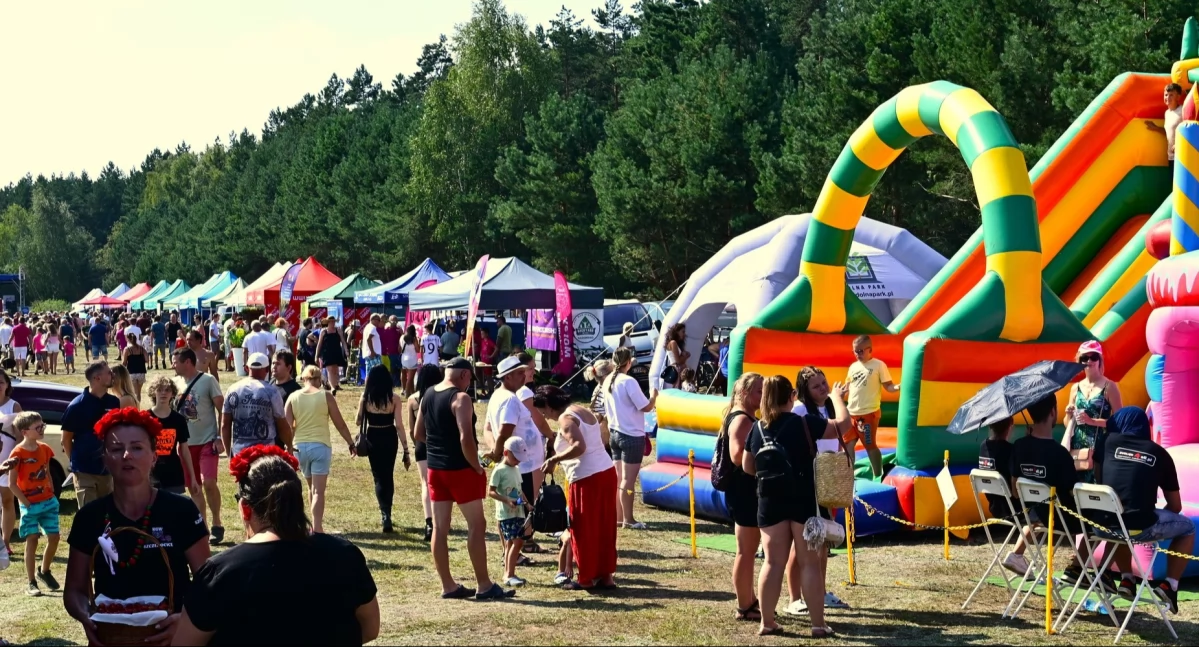 Powiatowy Piknik Rodzinny w Zakrzówku Szlacheckim. Był konkurs na najlepszą zalewajkę i piosenkę biesiadną
