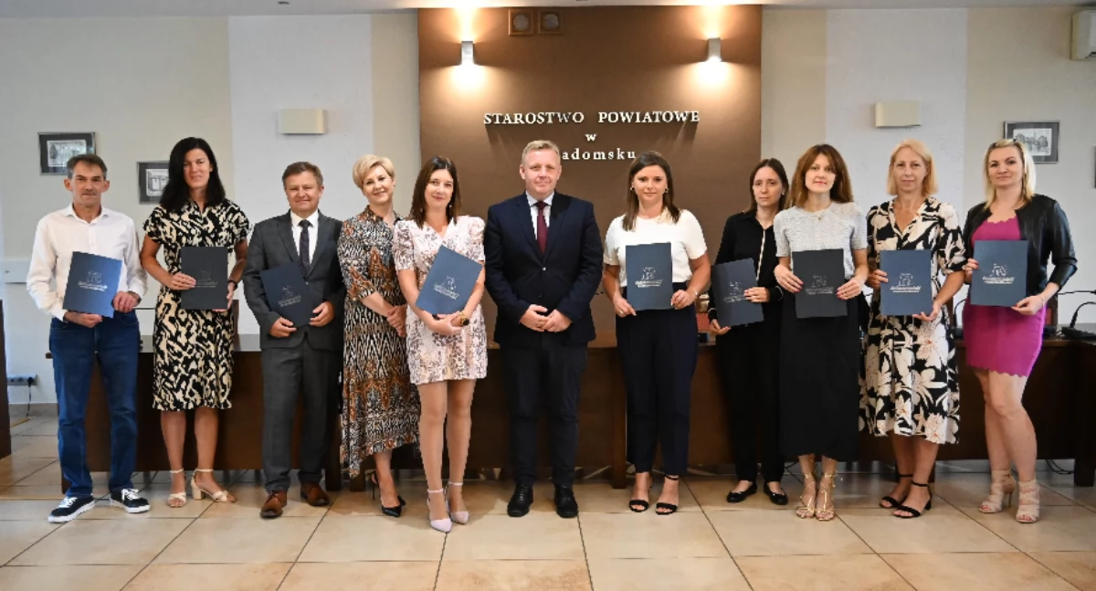 Starostwo Powiatowe. Ci nauczyciele awansowali. Od dzisiaj oficjalnie są mianowani