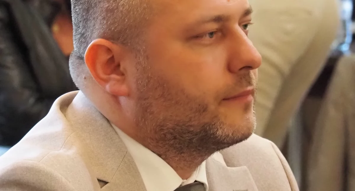 Nowak: Czerwone okulary. Promocję wydarzenia wyprzedzeniem rozpoczął zaciekły wróg Szymon Zyberyng [Komentarz]