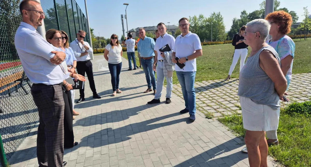 Mieszkanka Kowalowca o parku na Gliniakach: - Kiedyś miałam tu oazę spokoju. Dzisiaj nie da się żyć. Radni z komisji rozwoju na wizji lokalnej