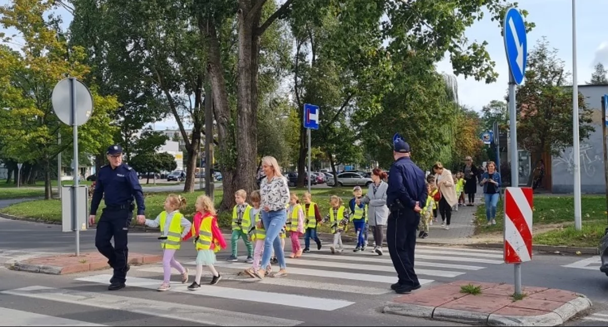 Przewodniczący rady do komendanta policji: - Potrzeba więcej funkcjonariuszy przy szkołach. Zwłaszcza na Narutowicza