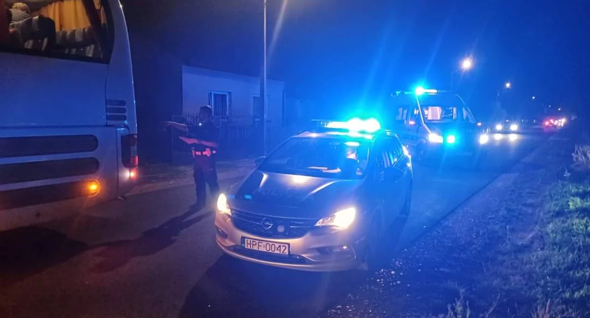 27-latek wszedł pod koła autobusu. Kierowca gwałtownie zahamował. Pieszemu nic się nie stało, ale ucierpiała pasażerka