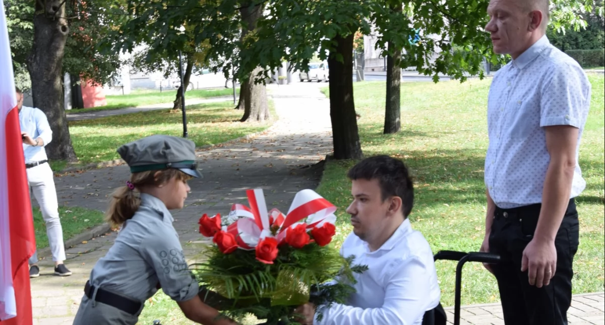 Kwiaty w rocznicę wybuchu II wojny światowej. Uczczono pamięć poległych i pomordowanych