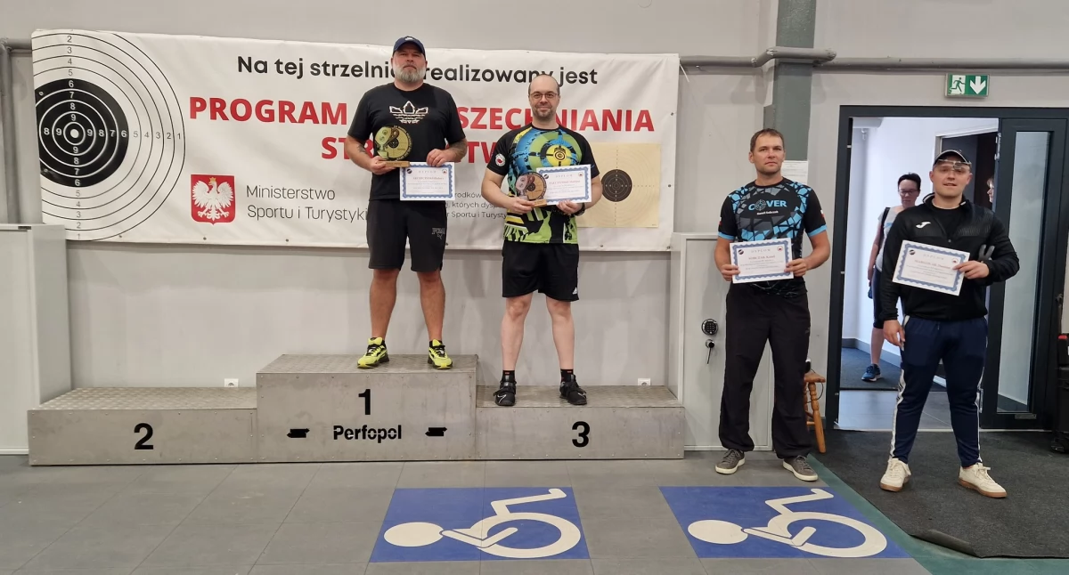  Adrian Owczarek zgarnął srebro w III rundzie Pucharu Polski Open. Mariusz Pałczyński zajął 3. miejsce