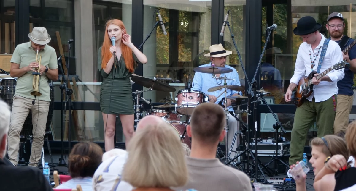 “Kobiety bluesa” The Tricky Things na letniej scenie na patio Miejskiego Domu Kultury