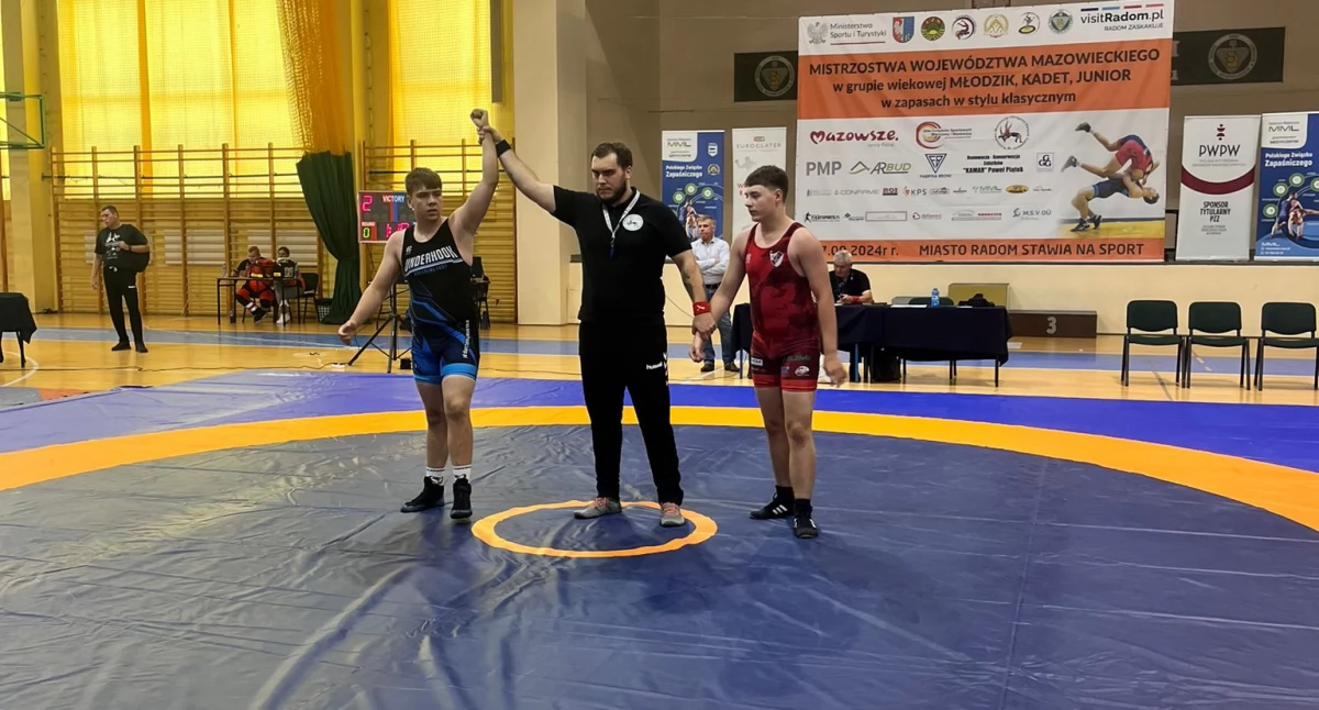 Zawodnicy UKS Zapaśnik na trzecim stopniu podium w turnieju w Radomiu 