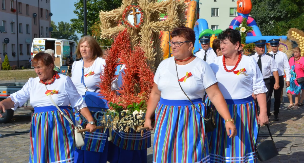 Gminno-parafialne dożynki w Przedborzu. Była msza, część oficjalna, a na koniec zabawa 