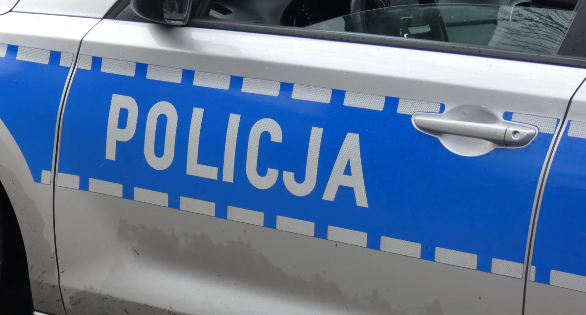 34-letni kierowca nissana wjechał do rowu. Policjanci poczuli od niego alkohol