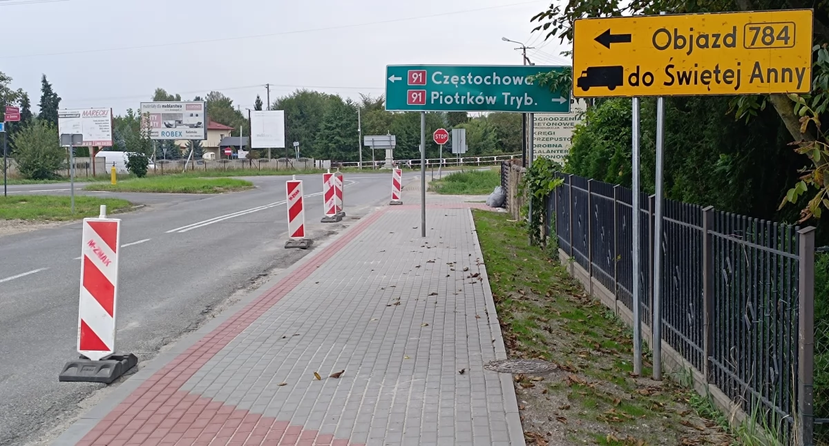 Bezpieczniejsza ul. Gidelska. Powstał nowy chodnik, który ma zapewnić bezpieczeństwo pieszym