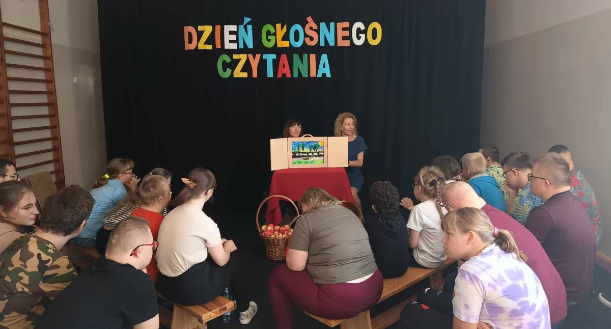 Dzień Głośnego Czytania w Specjalnym Ośrodku Szkolno-Wychowawczym z wierszem Jana Brzechwy